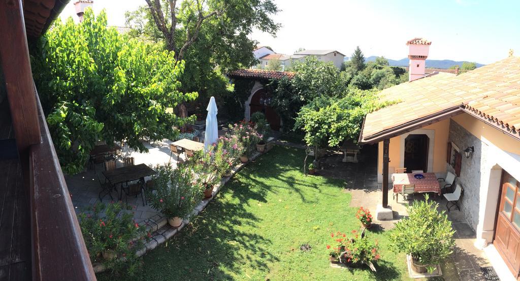 Guesthouse Domacija Sajna Sezana Luaran gambar