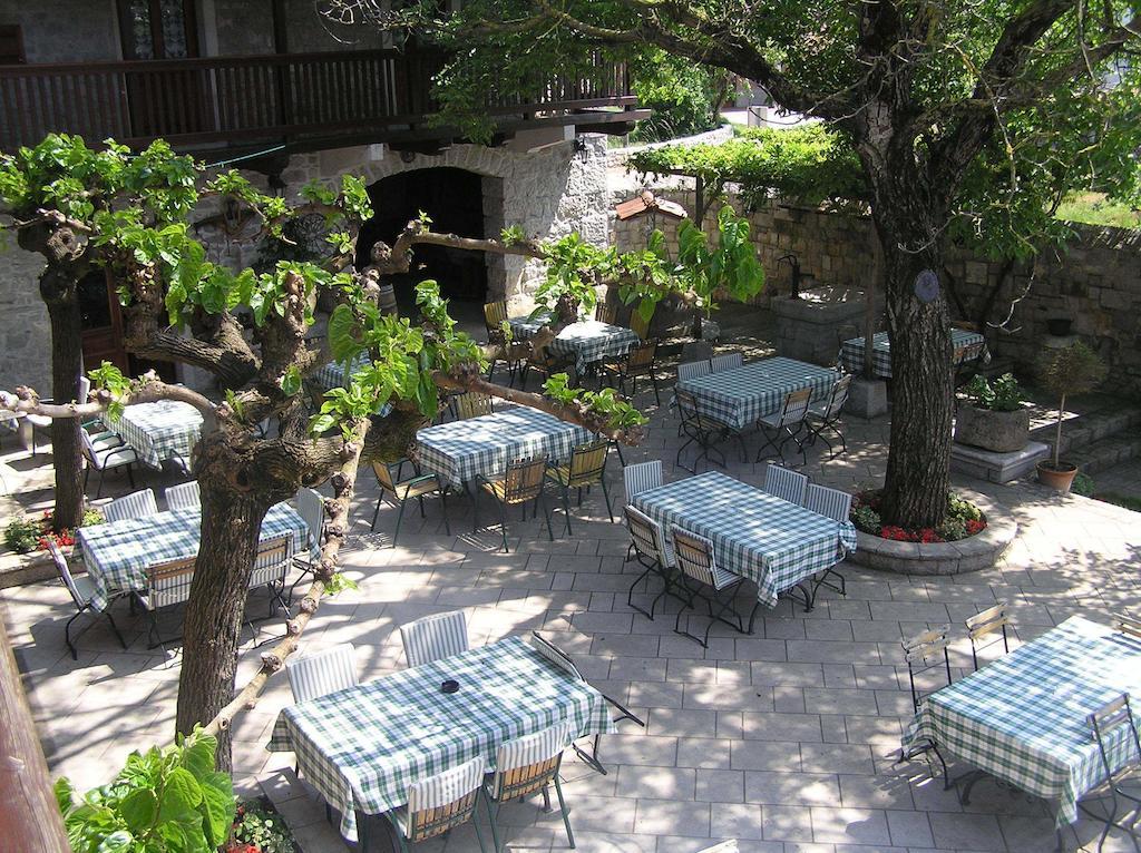 Guesthouse Domacija Sajna Sezana Luaran gambar