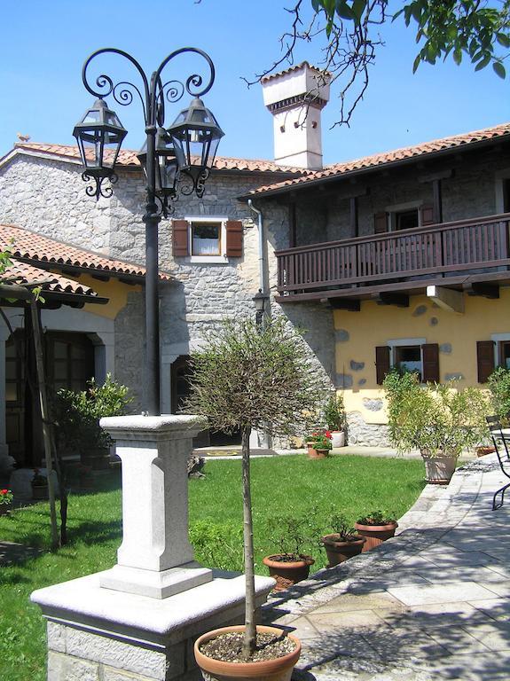 Guesthouse Domacija Sajna Sezana Luaran gambar